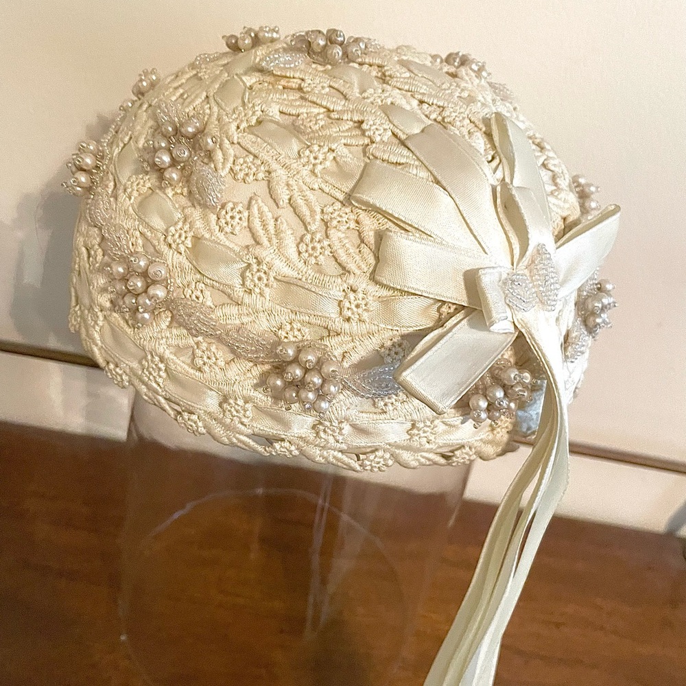 Wedding veil. Juliet cap style. Exquisite Antique. Hand made gorgeous. Lace - Picture 3 of 12